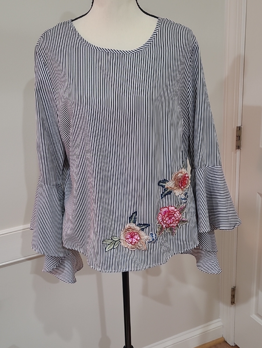 Kontrol Striped Floral Embroidered Bell-Sleeve Top - Navy & White - Size L